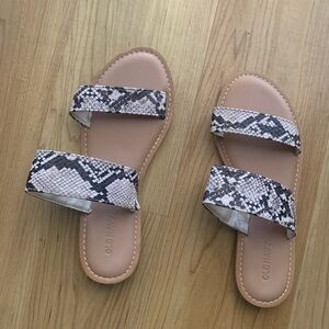 Women’s sandals. New! Size 7